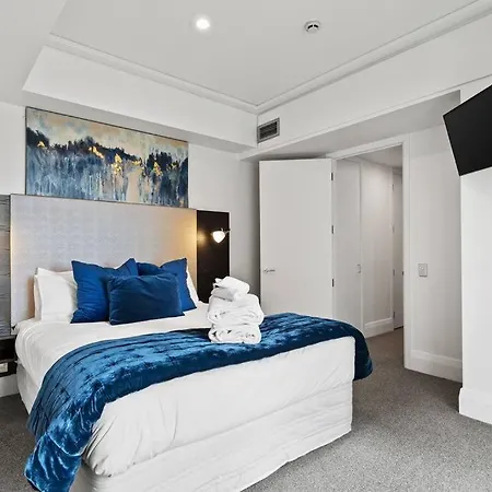 Spacious Apartment On Akl Viaduct With Balcony